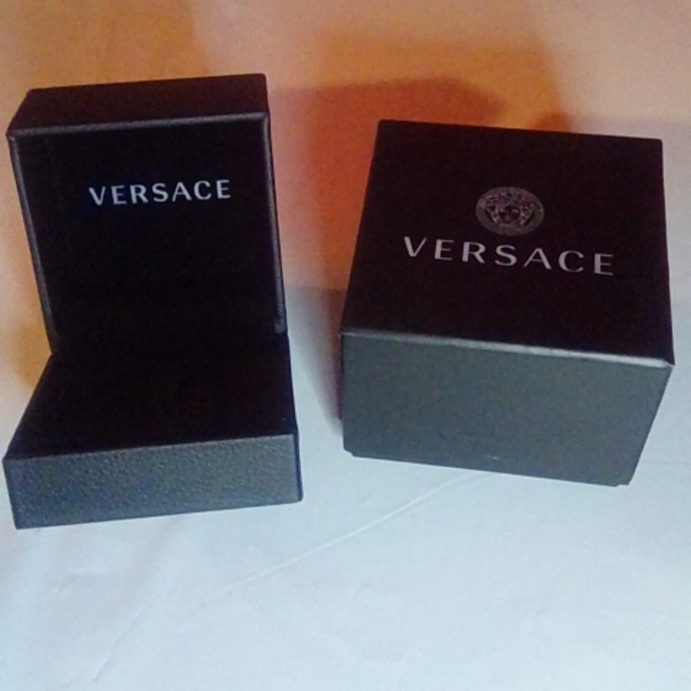 Versace Ring Jewelry Box (EMPTY) 3.5 in x 3.5 in DEPTH 2.75 in